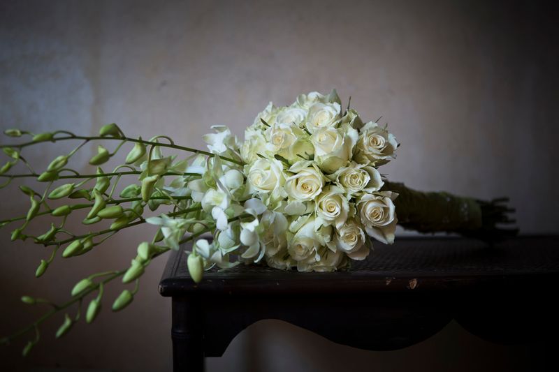 Composition de deuil — fleurs blanches de condoléances